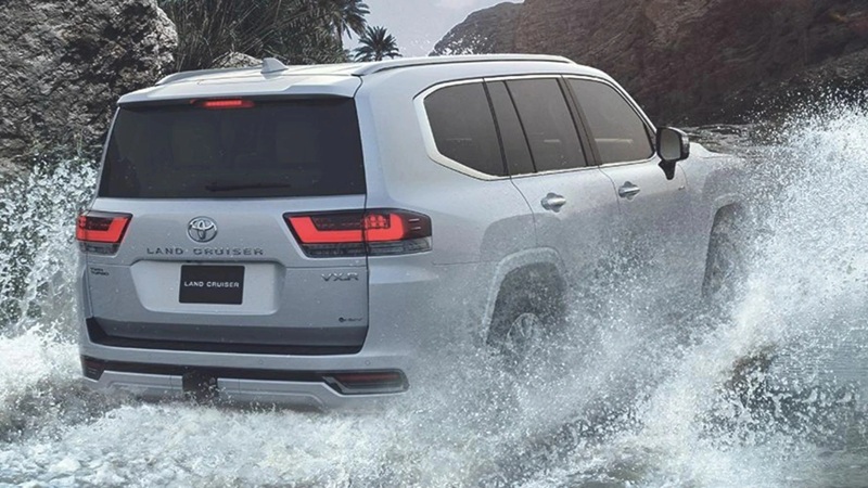 Toyota Land Cruiser Hybrid 2026 với bảo hiểm AutoCare Liberty