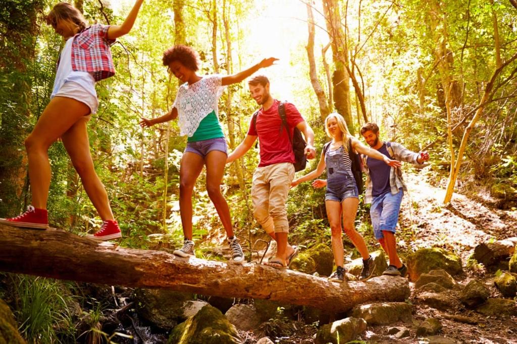 Học sinh tham gia hoạt động ngoài trời tại summer camp